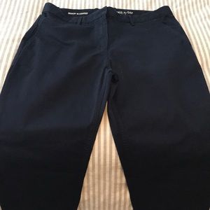 Gap “Broken In Straight” kakhis-dark navy